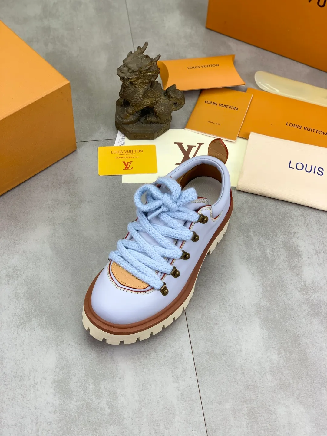 Men's shoes 💰P680 new LV | Louis Vuitton 🧡💚2025 autumn and winter new models, top version ⚠️ The counter features the latest LV REMIX lace-up mountaineering derby shoes, new hard goods 🆕 ❥BS purchasing level! Full of high-end feel! A popular model among bloggers at home and abroad, it’s retro and fashionable, and looks stunning on your feet! Mainly recommended models on the official website★ ━━━━━ ЅᏇєєt ━━━━━ ▪️Upper: top-grade first-layer cowhide ▪️Lining: imported sheepskin ▪️Outsole: original open-molded TPU non-slip outsole ▪️Sole height: 3.5cm ▪️Shoe size: Women 35-41 (41 customization is not returnable) Male 39-45 (46 customized, non-refundable)